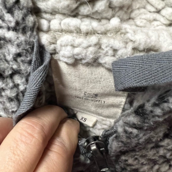 Thread supply jacket - Picture 3 of 3